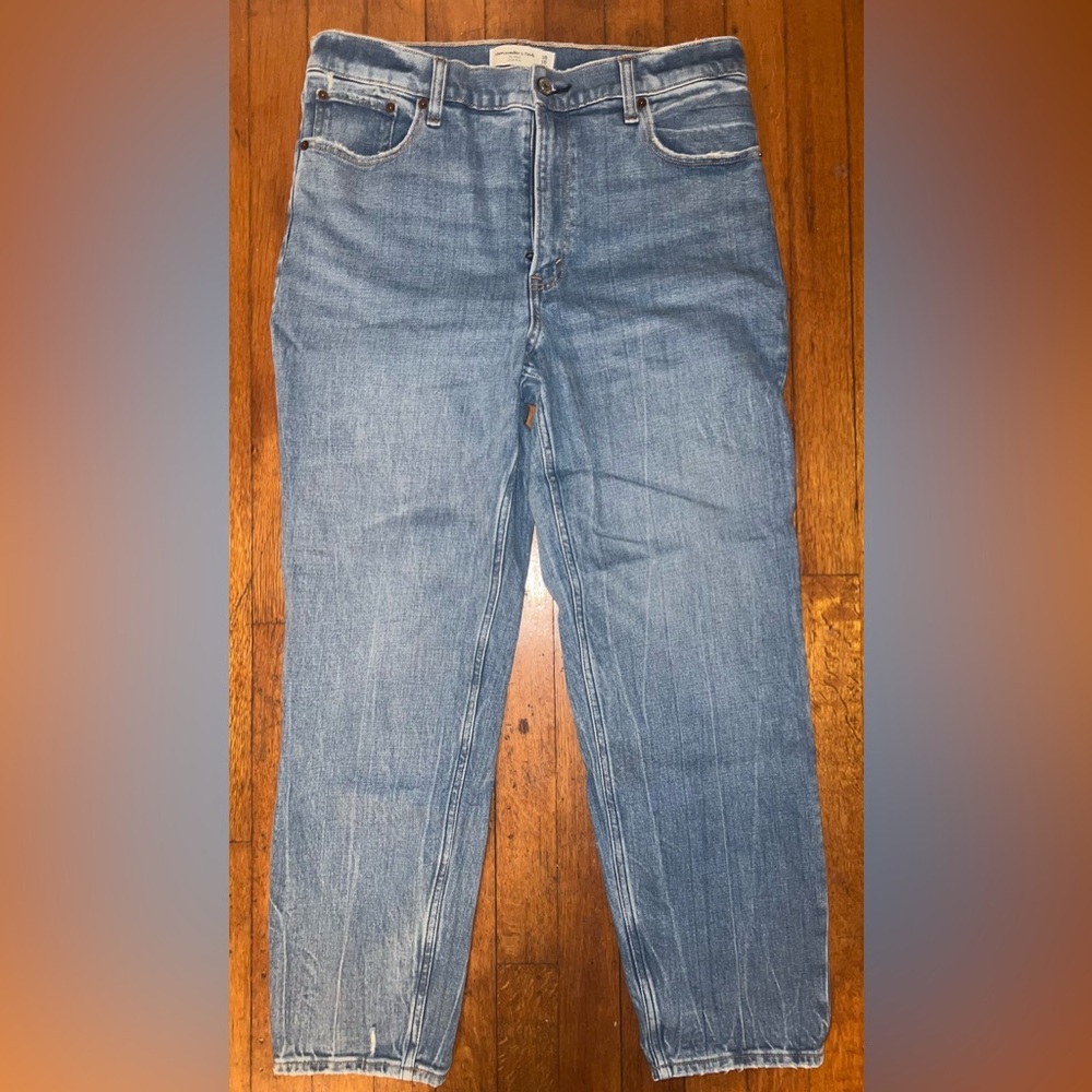 Abercrombie & Fitch The Mom High Rise